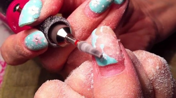 Маникюрный лайфхак: Как снять гель-лак в домашних условиях