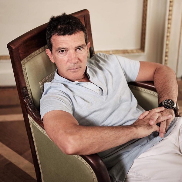 Роскошная пара: Антонио Бандерас вышел в свет с молодой возлюбленной