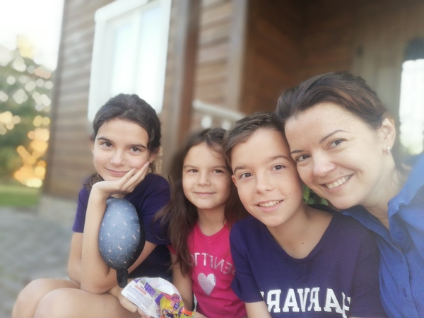 В купальнике, с гантелями и на матче: Маричка Падалко показала, как отдохнула с семьей