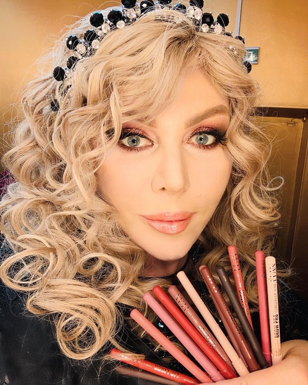 "Какая красота": Ирина Билык восхитила поклонников ярким look-ом на фото