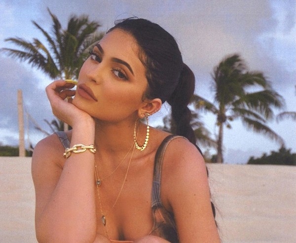 Миллиардерша Кайли Дженнер покорила Сеть своей красотой в откровенном наряде