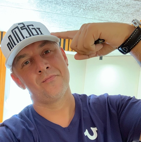 MOZGI спели патриотичную песню на Одесском рынке - премьера клипа