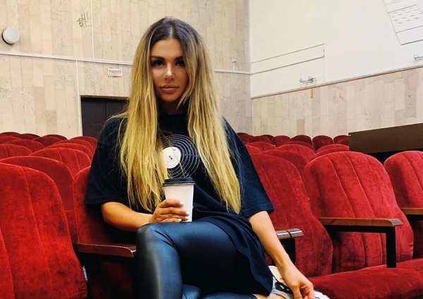 "От нервов - глаз опух": Седокова выйдет на сцену легендарного театра на Таганке