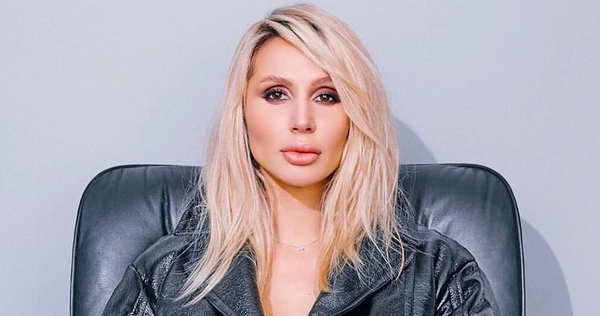 "Зазвездилась": В Сети раскритиковали фото Лободы с букетом роз