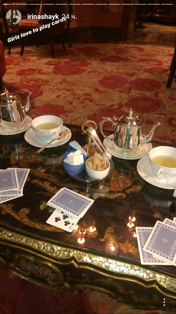 В Сети появилось фото бывшей "тещи" Брэдли Купера в купальнике