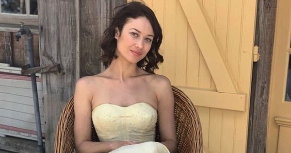 Ольга Куриленко показала черно-белый кадр со своей первой фотосессии