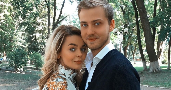 "Муж фотографировал": Алина Гросу оголила пышную грудь на камеру