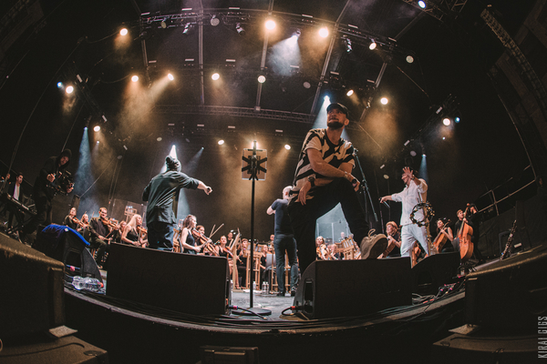 Легендарные "ТНМК" под симфонический оркестр спели с Винником, Вакарчуком и Хлывнюком