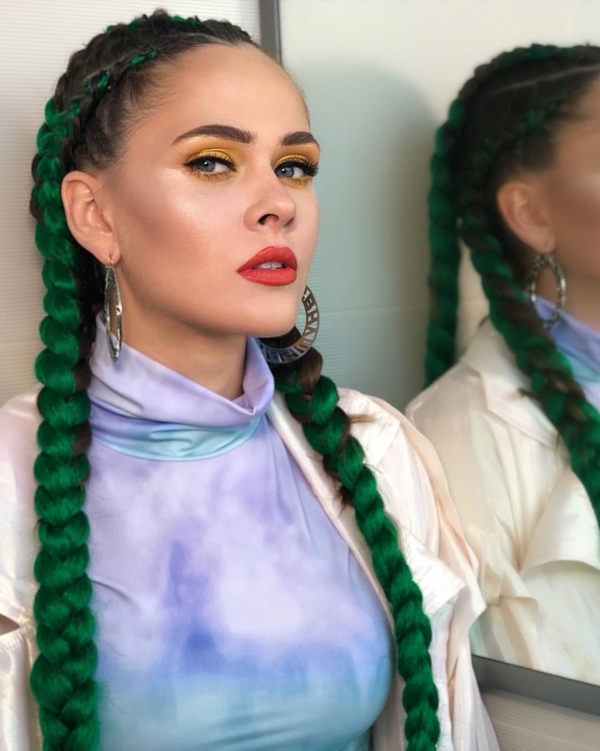 Фронтвумен The Hardkiss впервые показала своих родителей