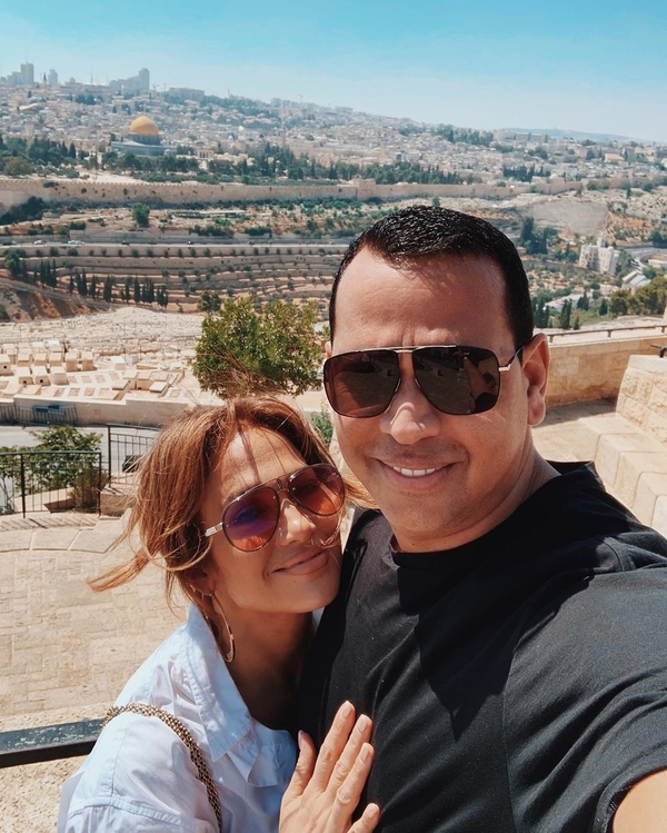 На Дженнифер Лопес и Алекса Родригеса подали в суд из-за ДТП