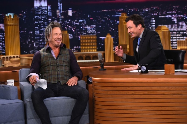 Изменился до неузнаваемости: Микки Рурк шокировал фанов внешним видом