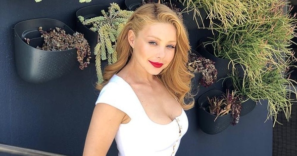 Тина Кароль в соблазнительном наряде покорила Сеть