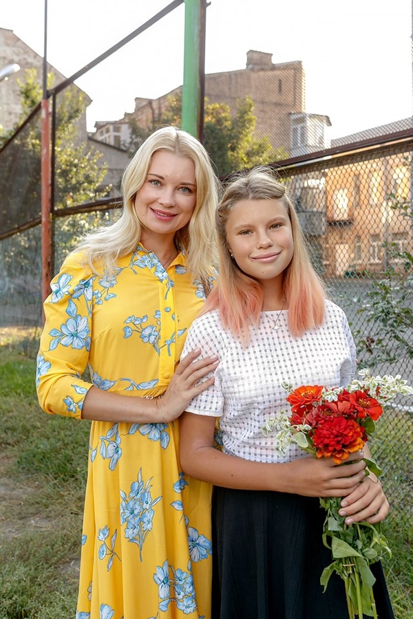 Ведущие 1+1 показали своих детей в школе