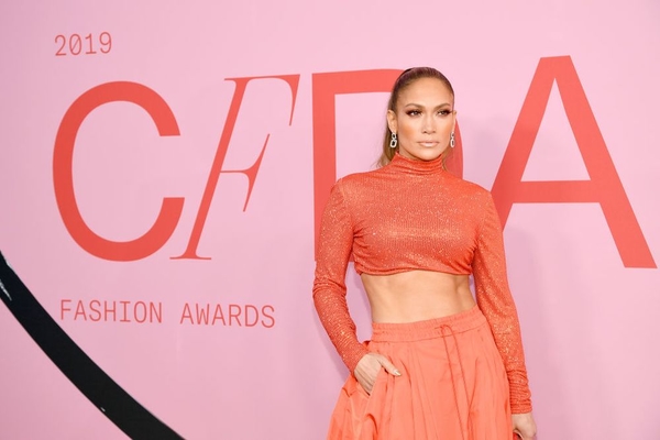 Дженнифер Лопес кардинально сменила прическу - фото