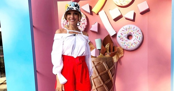 Катя Осадчая в стильном образе прогулялась по Одессе - фото