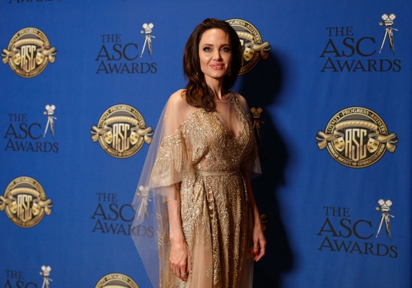 Анджелина Джоли планирует усыновить еще одного ребенка - СМИ