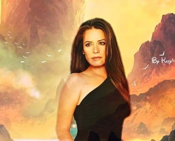 Появились фото 45-летней звезды "Зачарованных" в подвенечном платье