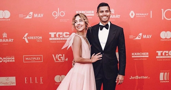 Никита Добрынин и Даша Квиткова украсили обложку известного глянца