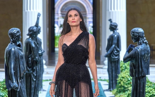 56-летняя Деми Мур снялась обнаженной для обложки глянца