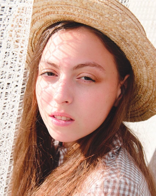 "Тебе - в модели!": Дочка Поляковой удивила ярким макияжем