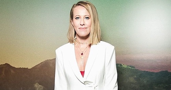 Ксения Собчак показала первое фото в свадебном платье