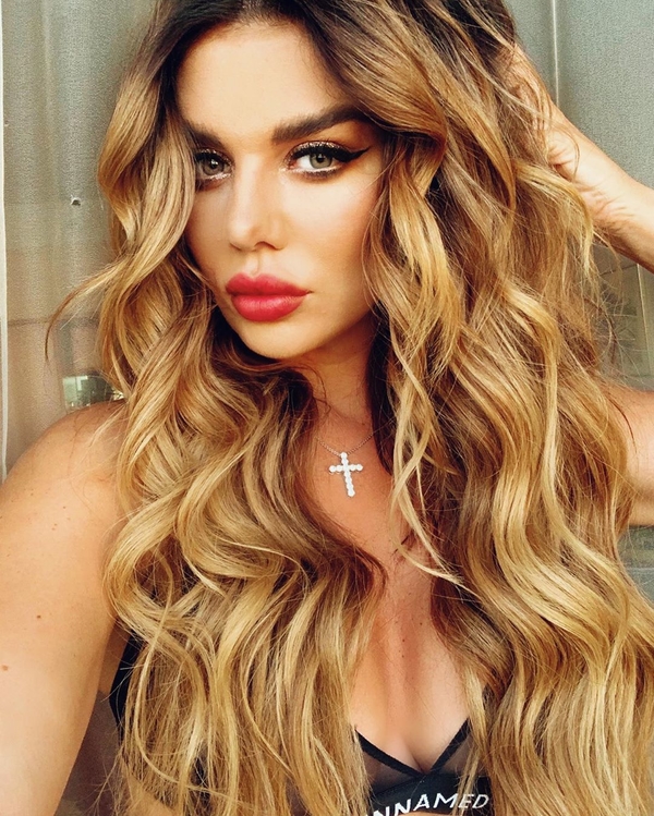 Анна Седокова презентовала новую песню Vibe