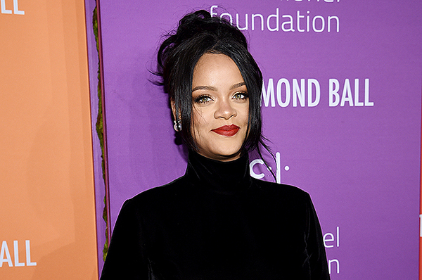 Певица Рианна намекнула на беременность