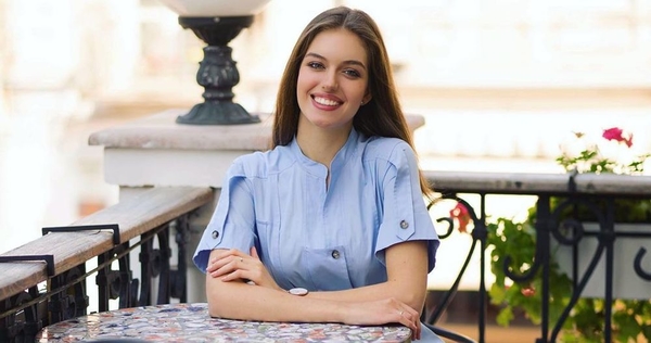 Жена Дмитрия Комарова прошлась по подиуму в свадебном платье - фото