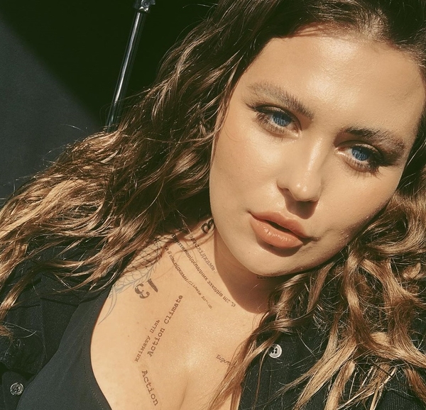 "Саша, что с вами?": Вокалистка KAZKA напугала поклонников странным look-ом