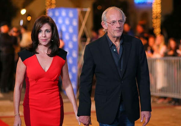 Звезда фильмов "Назад в будущее" прогулялся по Киеву с молодой возлюбленной