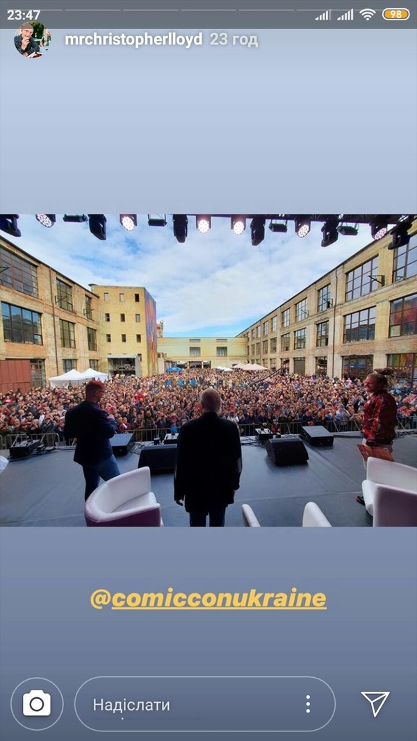 Звезда фильмов "Назад в будущее" прогулялся по Киеву с молодой возлюбленной