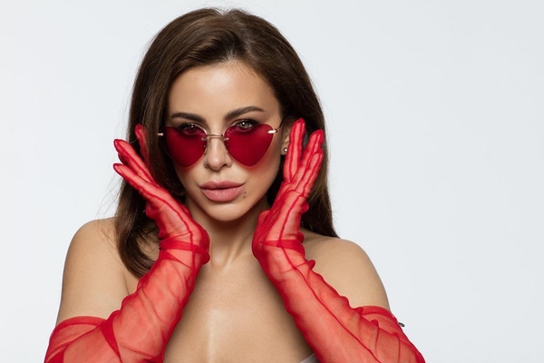 "Изменила нос и спрятала губы": Лорак заинтриговала кадрами нового клипа