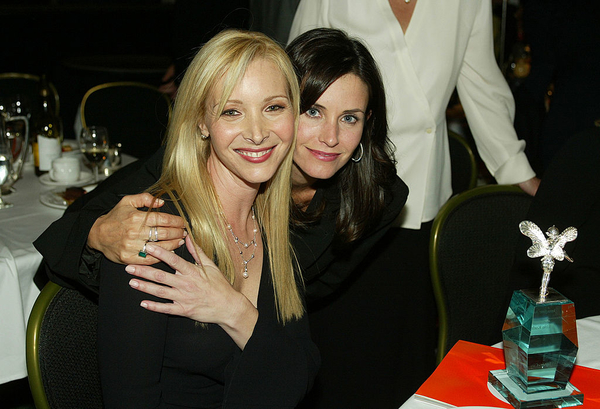 Кортни Кокс и Лиза Кудроу показали, как отпраздновали 25-летие "Друзей"