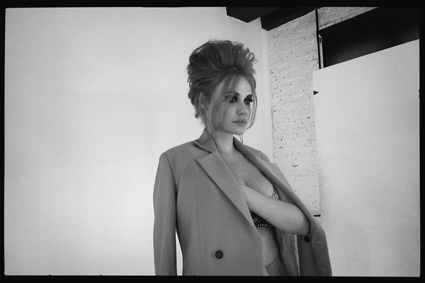 "Дома не ночует?": разведенную Славу Каминскую заподозрили в романе