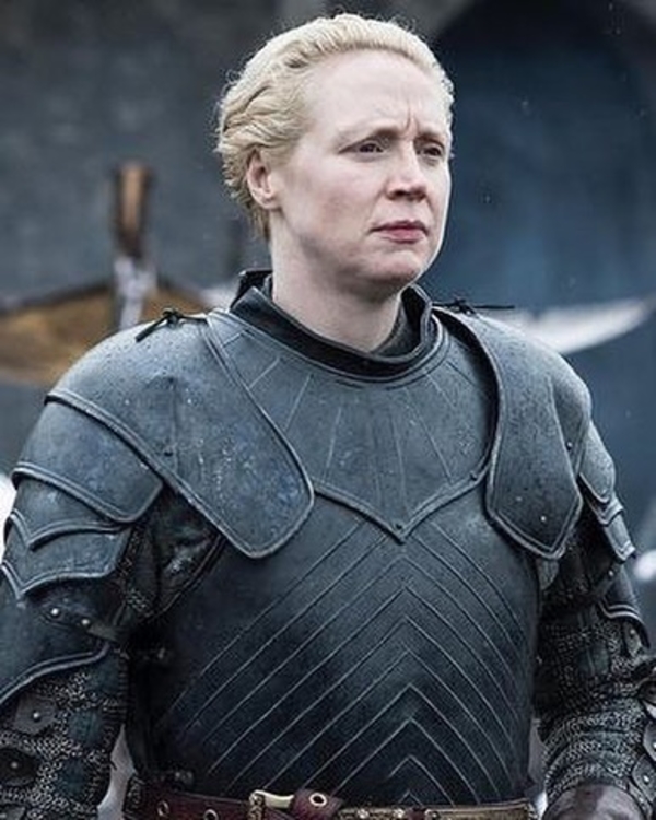 "Рыцарь" Бриенна Тарт из "Игры престолов" показала соблазнительное фото в корсете