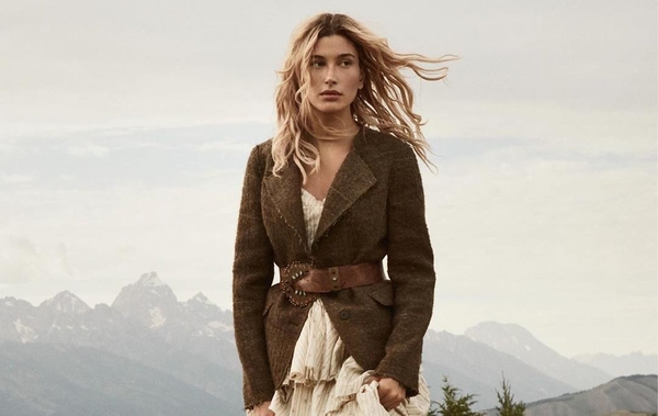 Хейли Болдуин отгуляла девичник в компании Кендалл Дженнер - фото