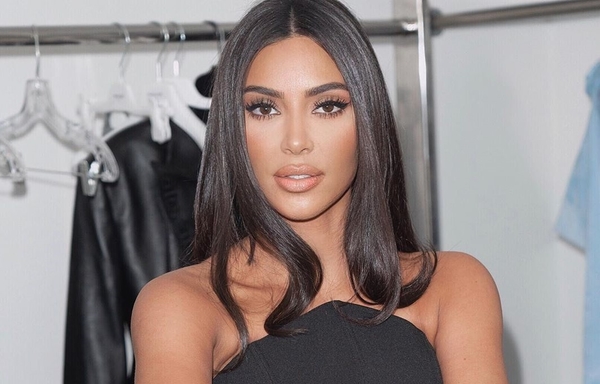 "Не знаю, зачем я их ношу": Кардашьян удивила внезапным заявлением о своем образе