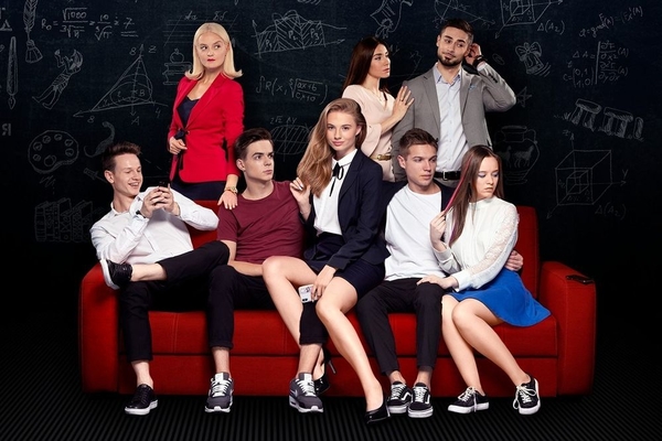 Актриса "Школы" Лиза Василенко откровенно рассказала об издевательствах парня