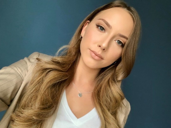 "Какая красивая": Дочь рэпера Эминема очаровала Сеть ярким образом