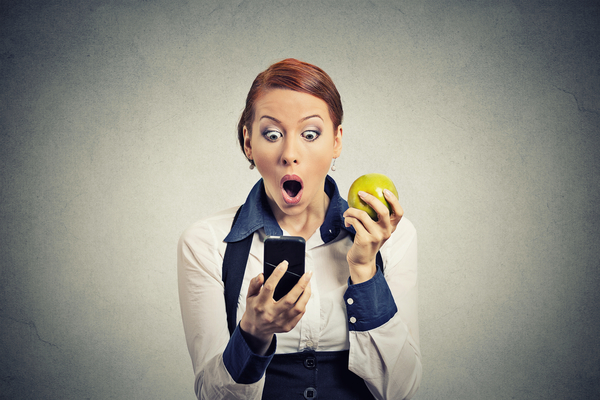 Иранский стриминговый сервис "удалил" всех женщин с обложек альбомов - Сеть гудит