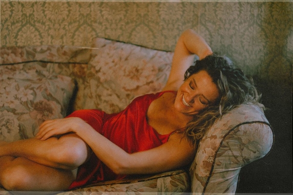 "Покохала": Наталья Могилевская заинтриговала фанов новым треком