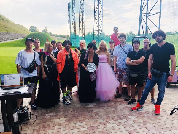 Дима Коляденко заинтриговал первыми кадрами нового клипа "Тумбала Є"