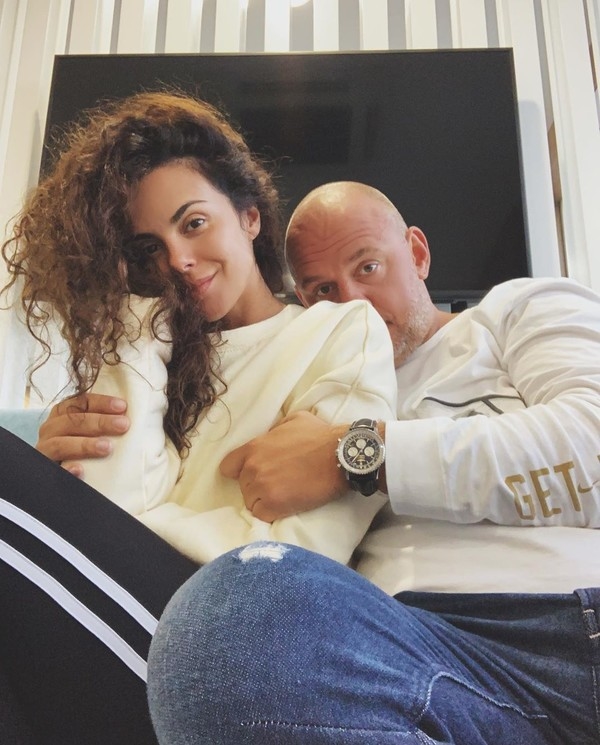 "Все равно животик видно": Каменских заподозрили в "маскировке" беременности