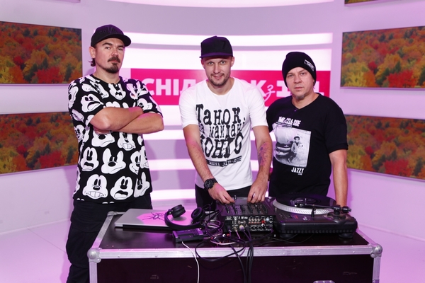 "Великі Вуйки керують світом": ТНМК презентовала саундтрек к комедийному сериалу