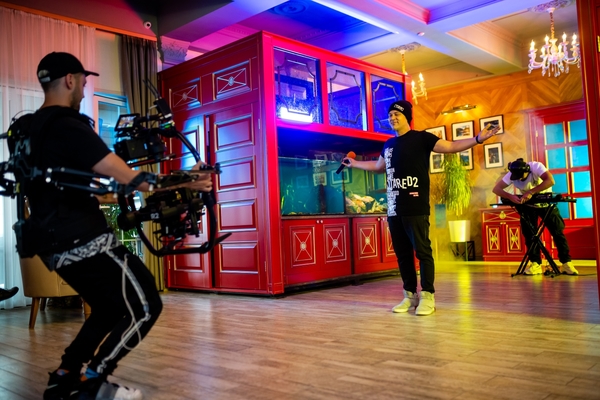 "Великі Вуйки керують світом": ТНМК презентовала саундтрек к комедийному сериалу