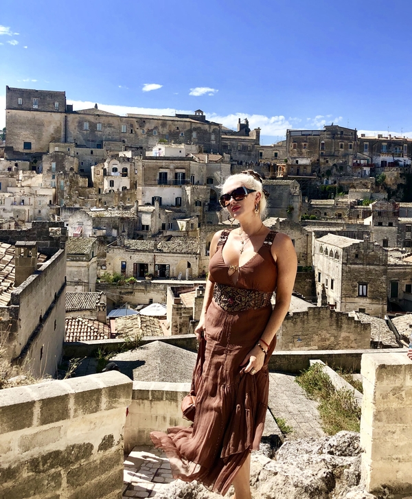 Екатерина Бужинская презентовала песню о неожиданной осенней любви (АУДИО)