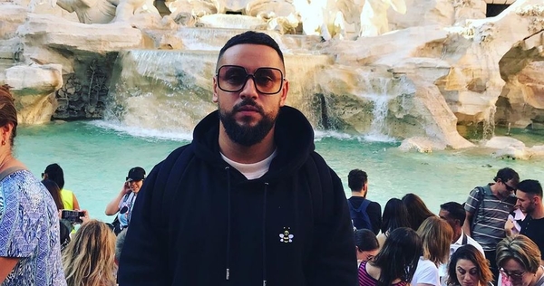 Редкие фото: MONATIK показал подросших сыновей