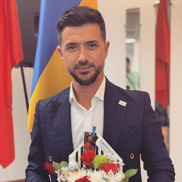 Романтика и еда в судочках: Что известно о личной жизни экс-супруга Лорак