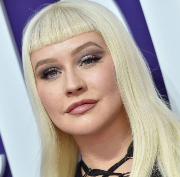 Скрывает беременность: В Сети обсуждают изменения во внешности Кристины Агилеры