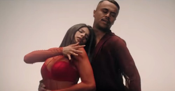 Мишель Андраде устроила жаркие танцы с Франциско Гомесом в клипе "Не знаю"